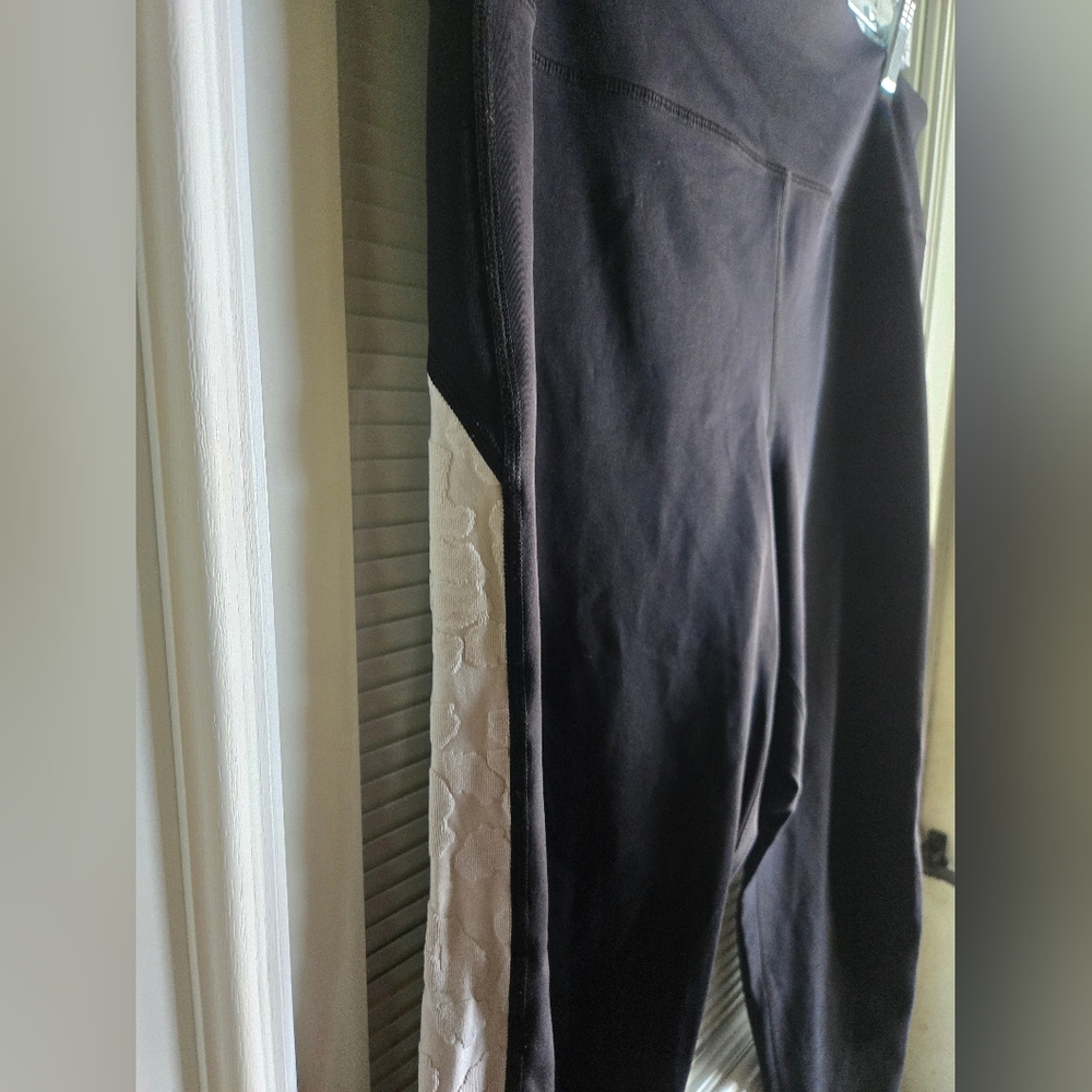 ZYIA Black Activewear Leggings